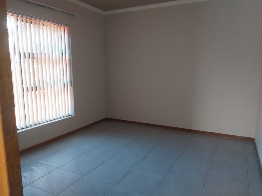 To Let 3 Bedroom Property for Rent in Heiderand Western Cape